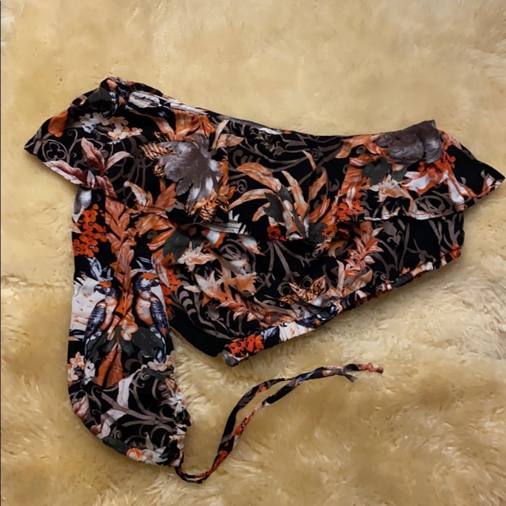 Crop top right sleeve with flowie top